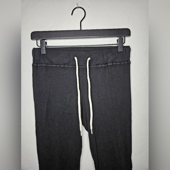 Monrow Black Ribbed Drawstring Joggers - Picture 7 of 9